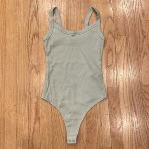 Abercrombie 90’s Ribbed Tank Essential Bodysuit